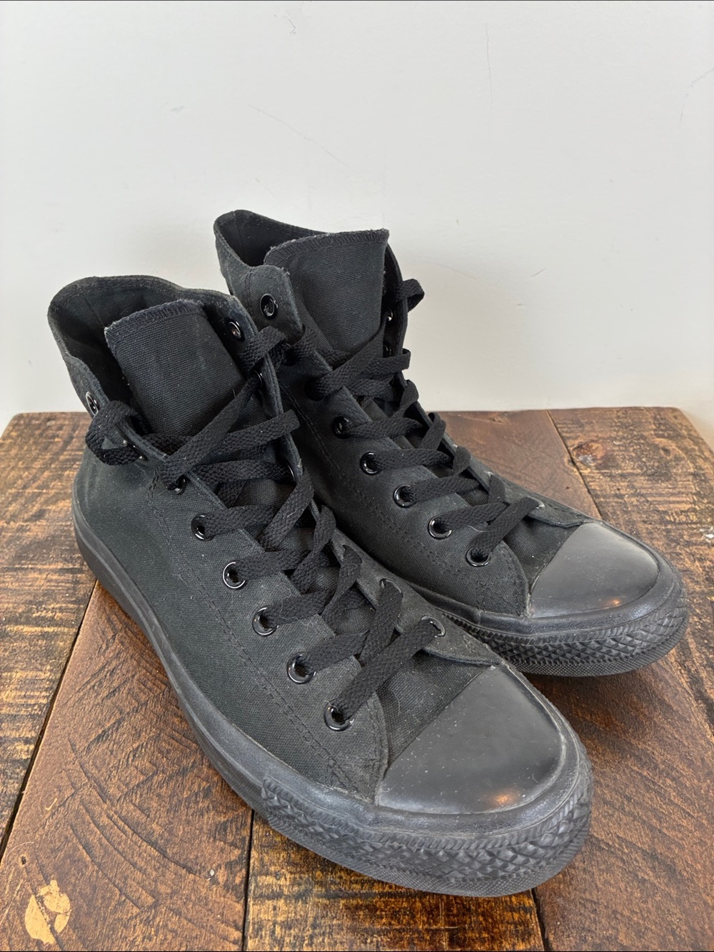 Converse Mens 9.5/W11.5 All Black Canvas High-Top Canvas Sneakers Casual Shoes